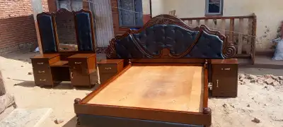 Bed and dressing table 