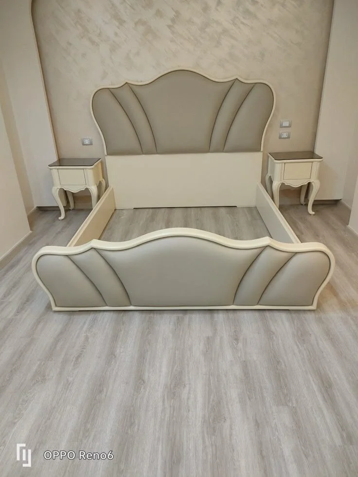 Queen size bed — image 2